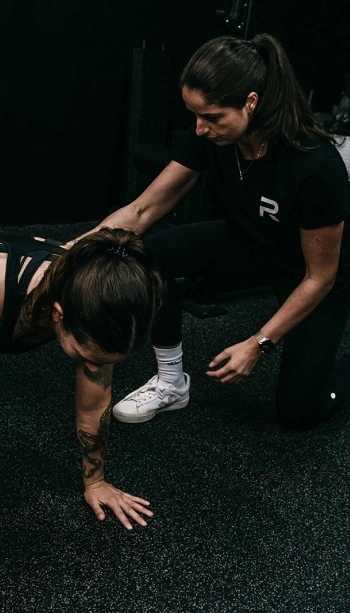 Women's 1 on one personal training session in Burleigh Heads
